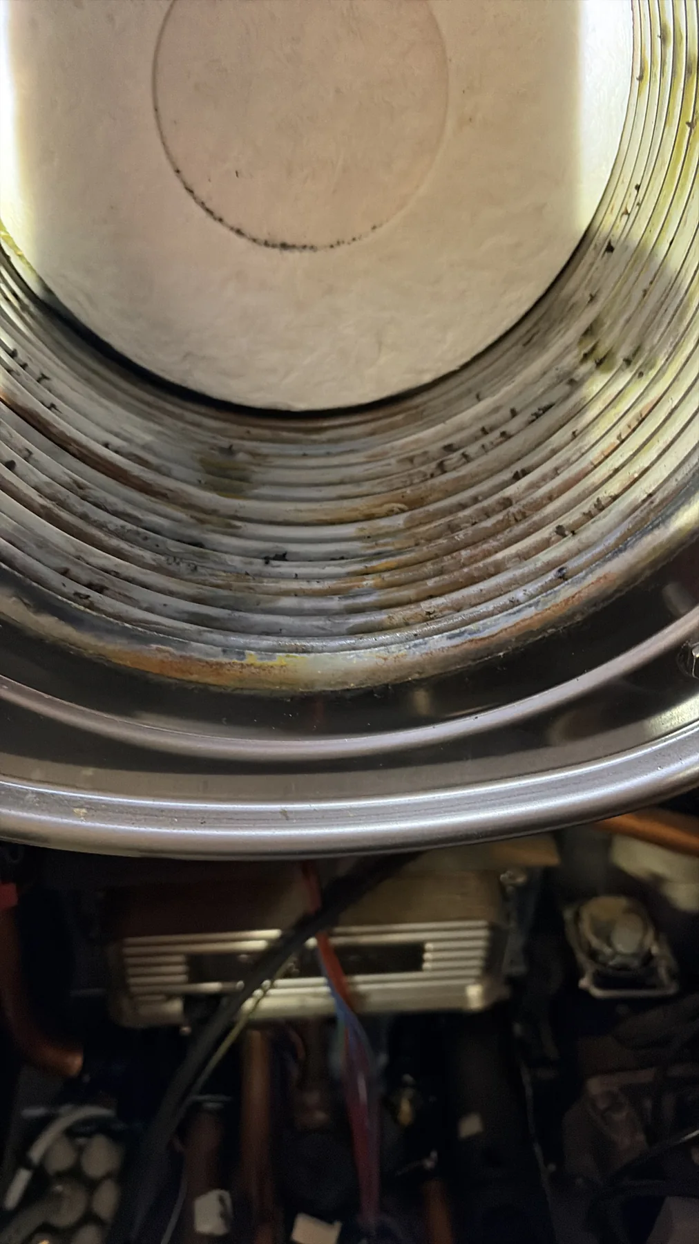 Detail van een warmtewisselaar in een CV-ketel.